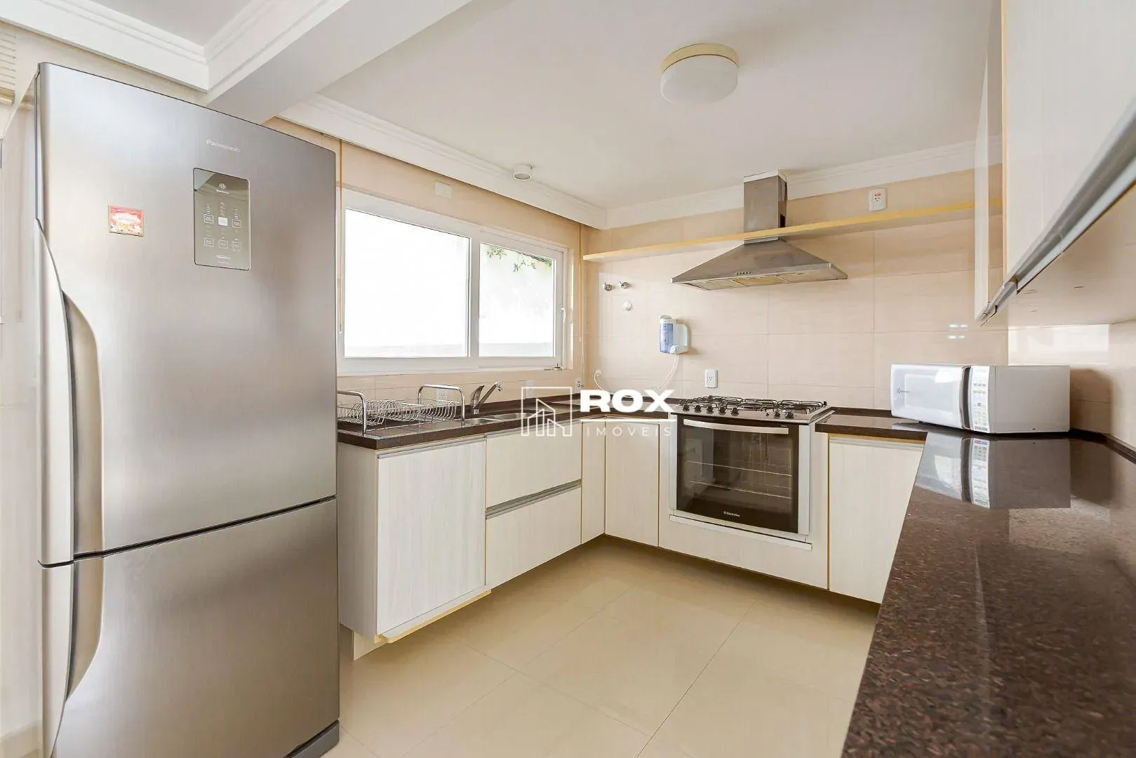 Unfurnished 598 m² house with 6 parking spaces — photo 16