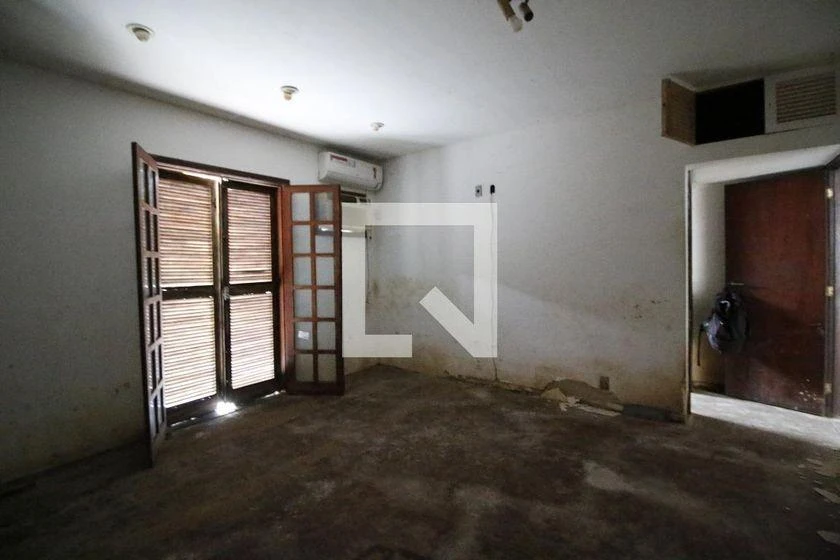 Casa de 500 m² com banheira e janelas do piso ao teto — photo 19