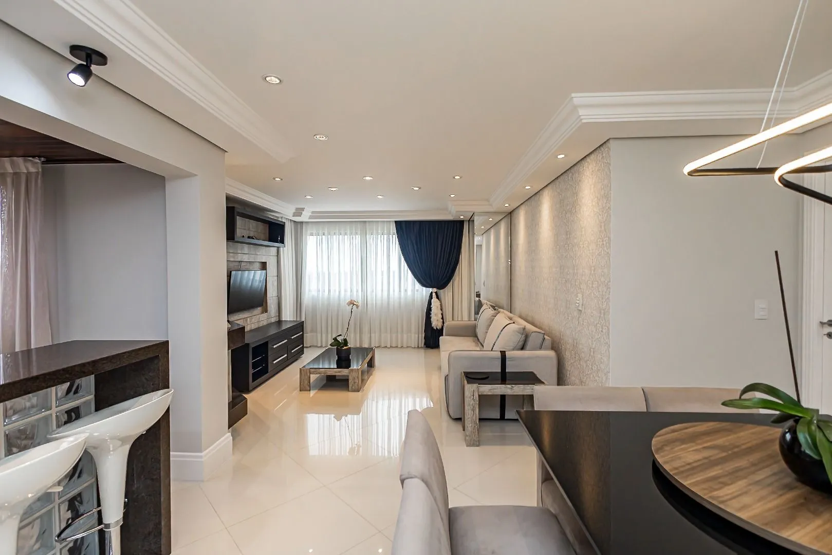 119 m² apartment with floor-to-ceiling windows and a bathtub — photo 3