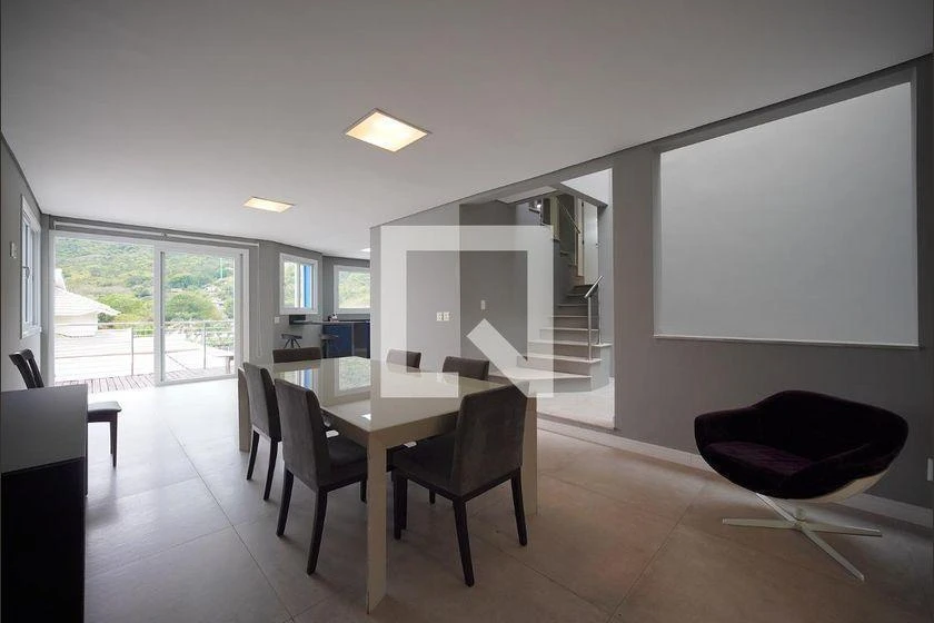 Floor-to-ceiling windows in a 4-bedroom house, 300 m² — photo 36