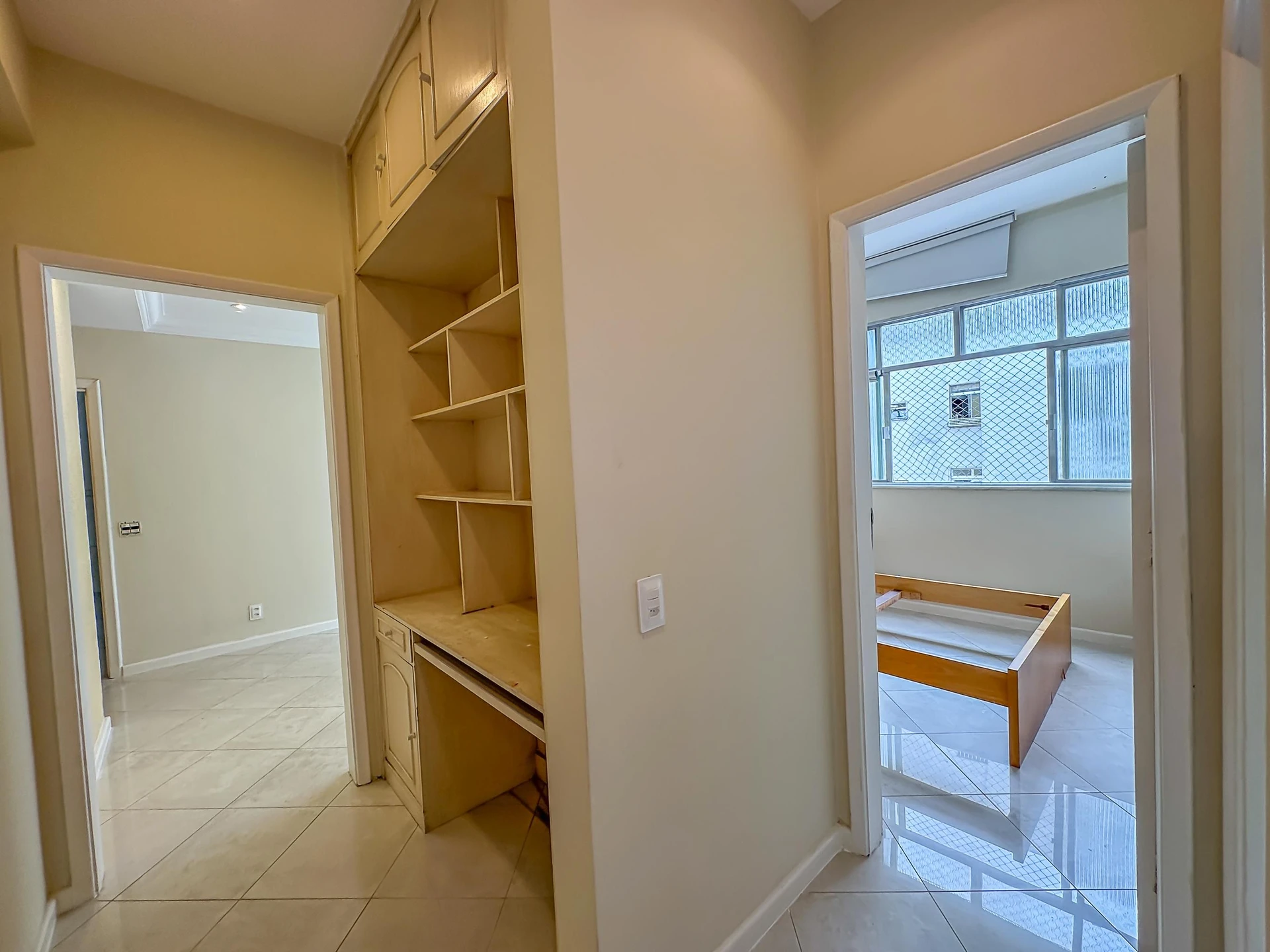 2-bedroom apartment with a glass-enclosed balcony — photo 10