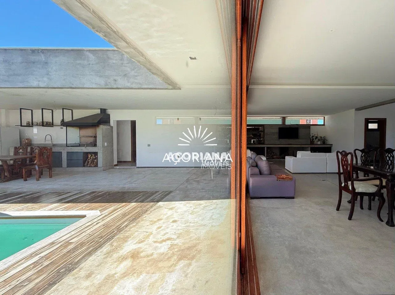 House with open-plan kitchen and 5 bedrooms over 558 m² — photo 63