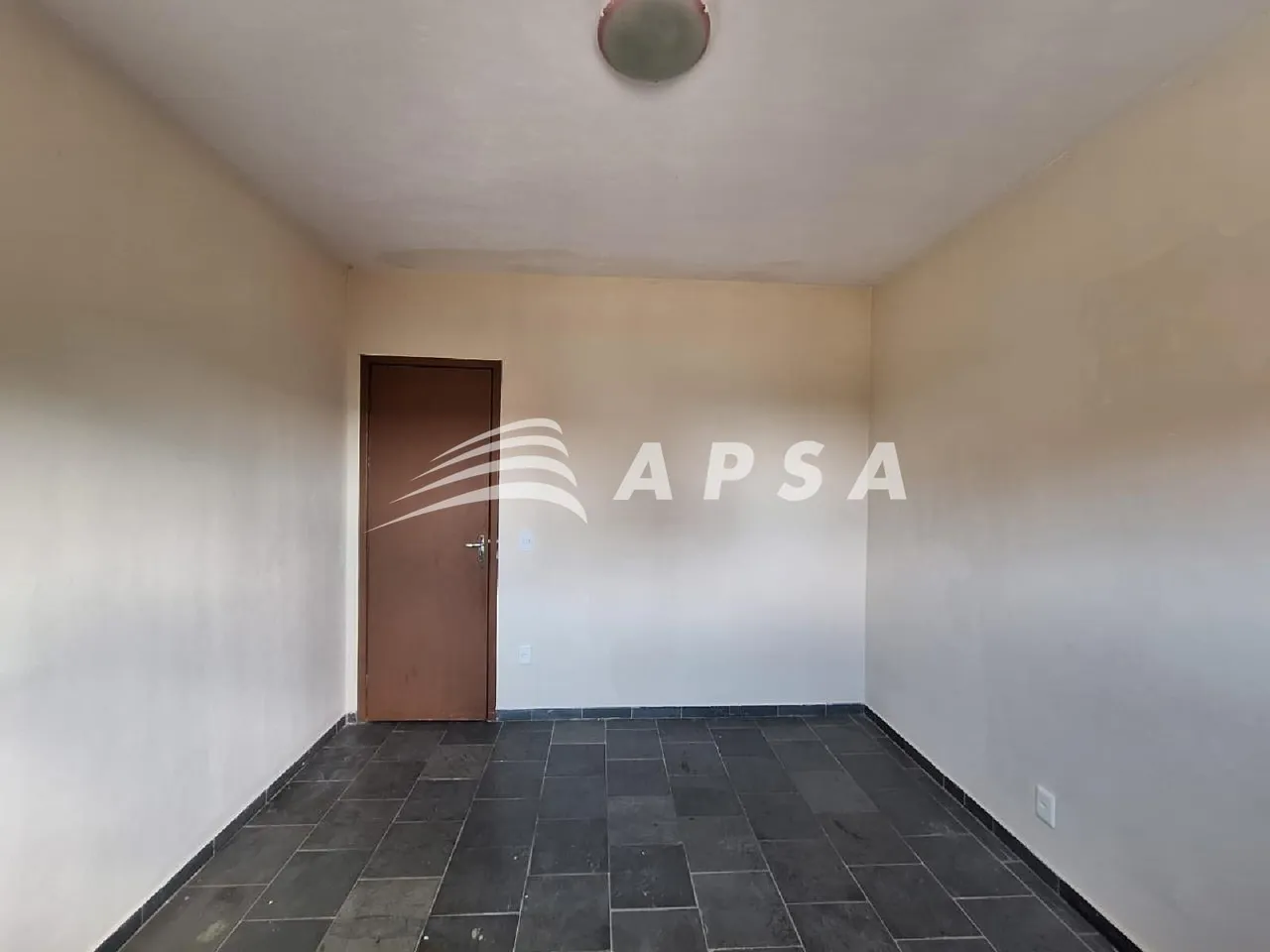 Casa com 2 quartos e cozinha fechada com fogão a gás — photo 6