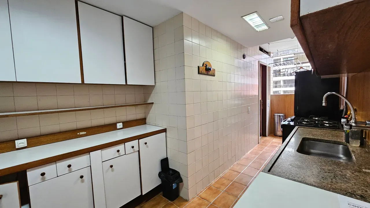 Apartment with 3 bedrooms and a balcony — photo 23