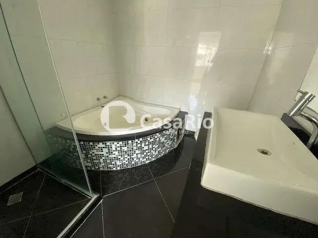 350 m² house with a bathtub and floor-to-ceiling windows — photo 30