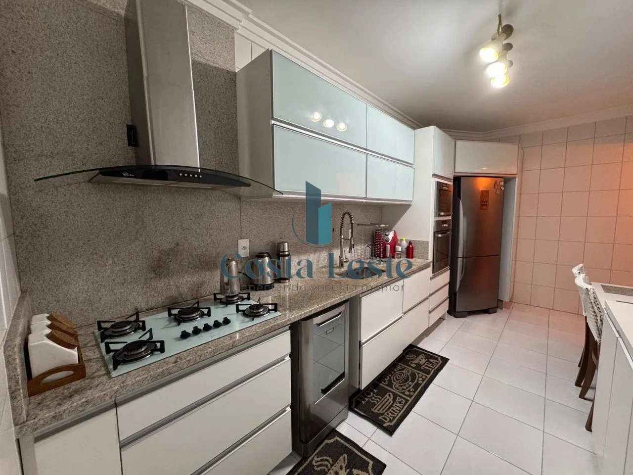 Furnished apartment with 4 bedrooms and 2 en-suites — photo 10