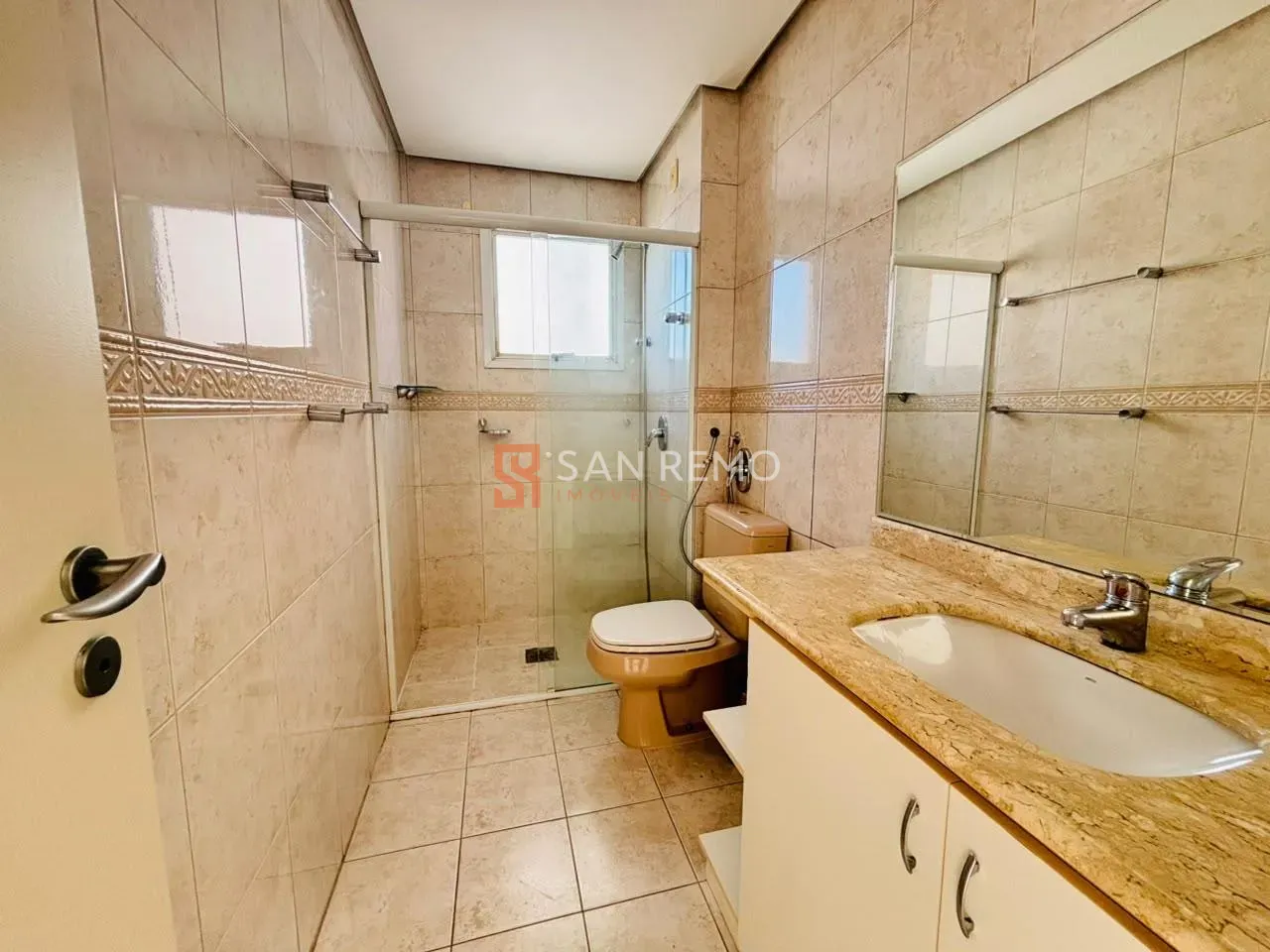 3-bedroom apartment with a water view — photo 3