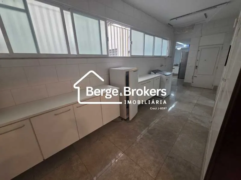 Мебльована квартира 347 м² з 4 спальнями — photo 36