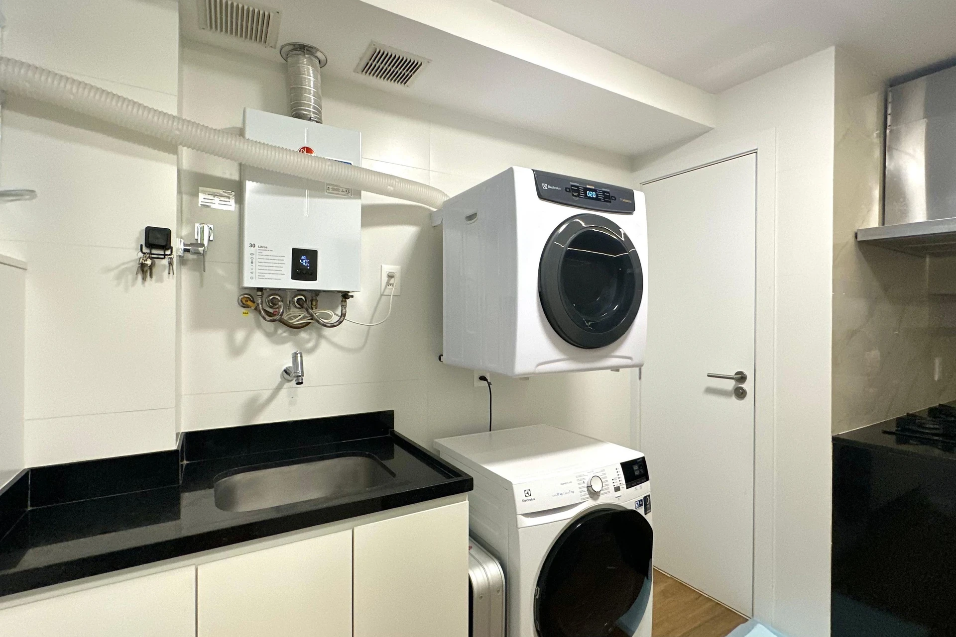 Washing machine in a 3-bedroom apartment, 110 m² — photo 22