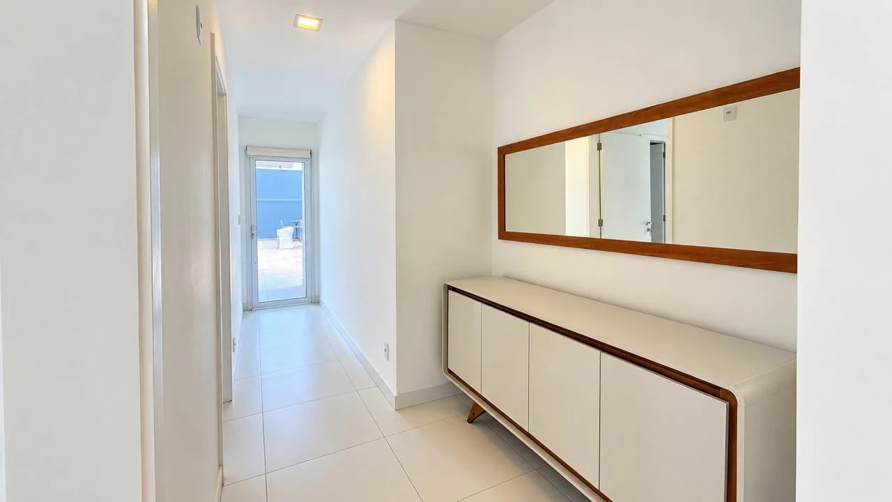 4-bedroom house with floor-to-ceiling windows — photo 26