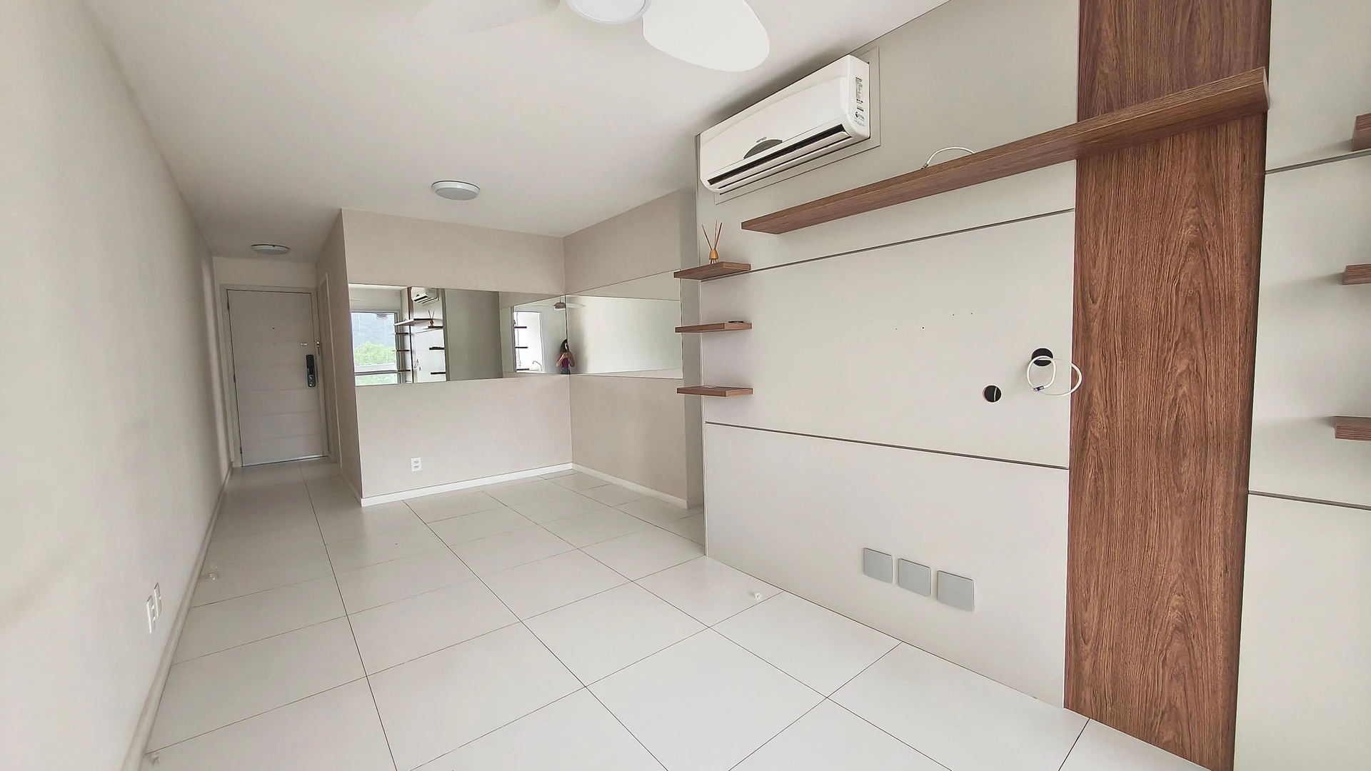 Glass-enclosed balcony in a 3-bedroom apartment, 87 m² — photo 19