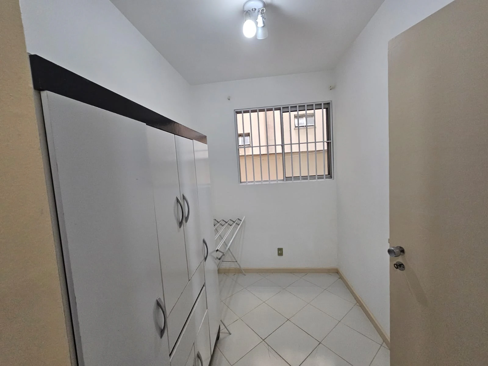 Apartamento com piso de madeira ou laminado, Centro — photo 8