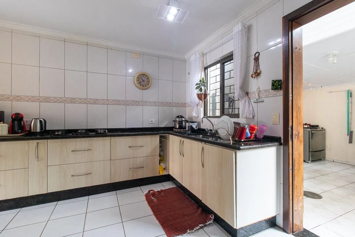 3-bedroom house with a bathtub in Curitiba — photo 2