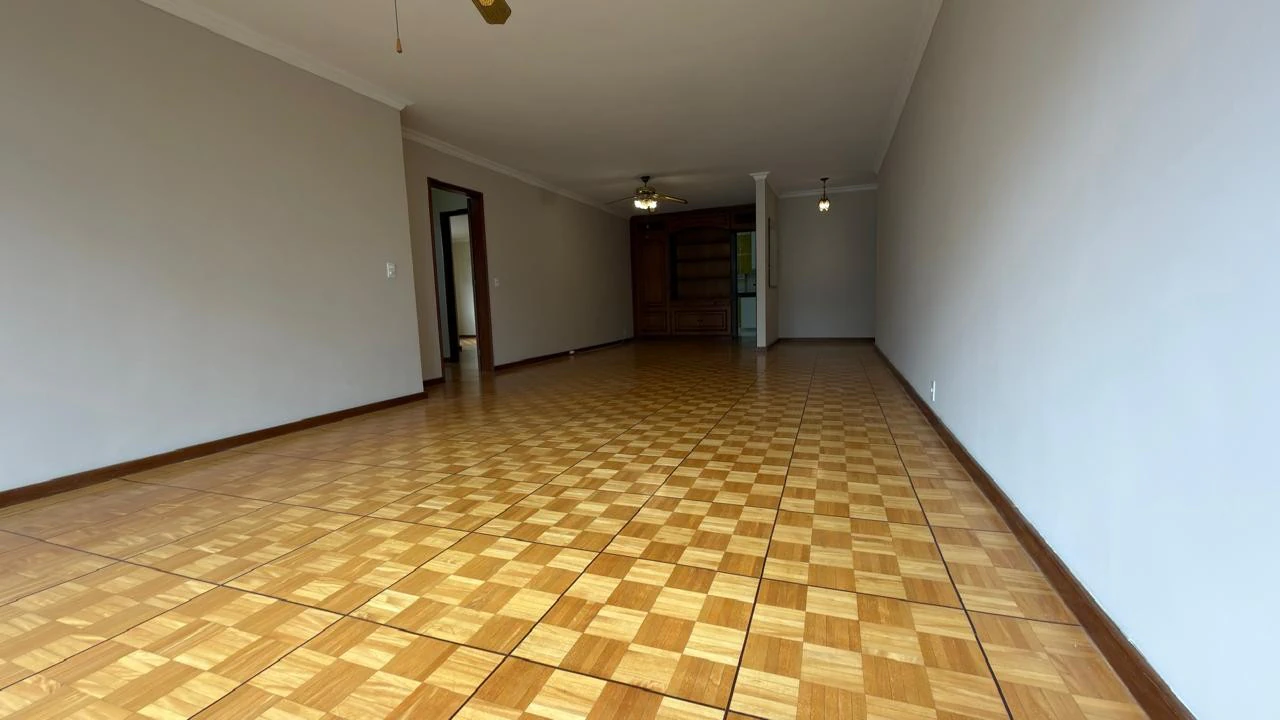 Wood or laminate floors in a 3-bedroom apartment, 157 m² — photo 16