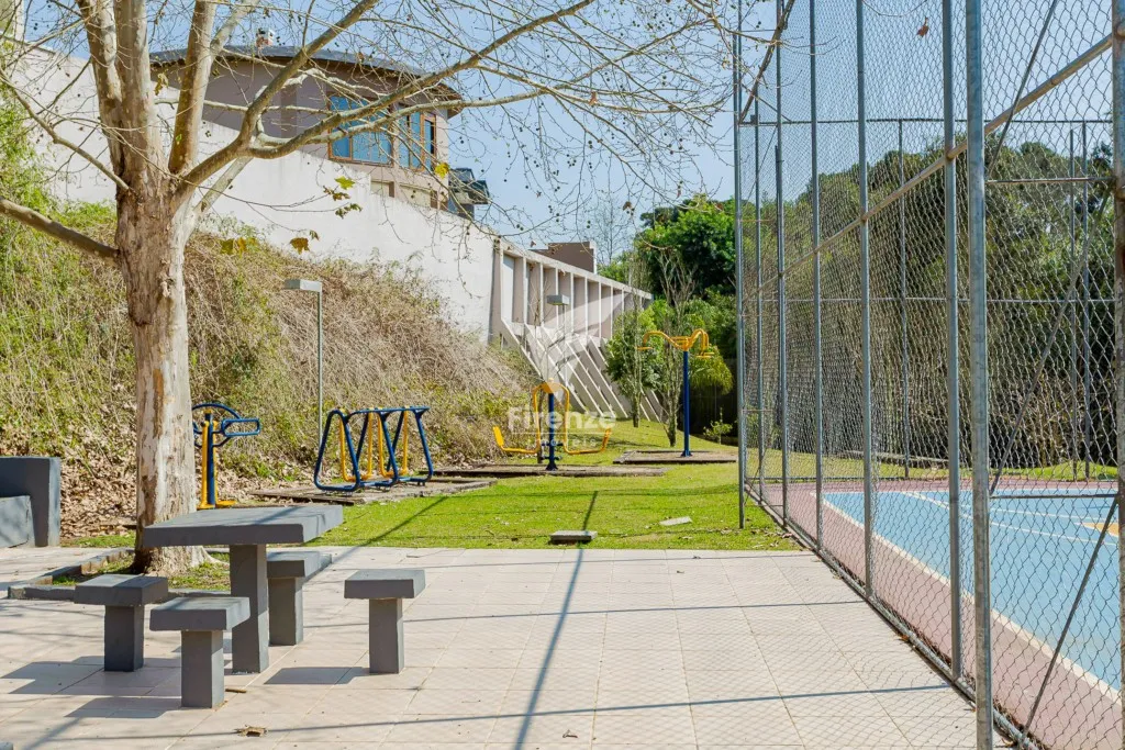 Furnished house with 4 bedrooms and 320 m² — photo 128