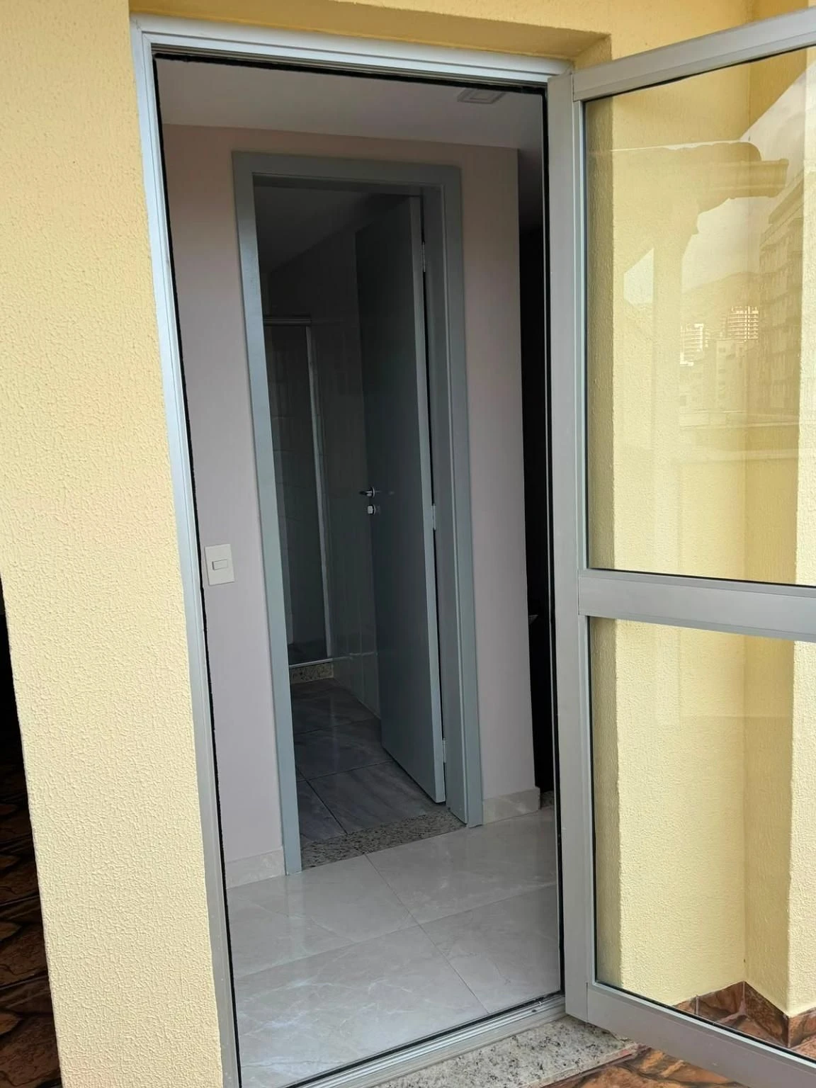 Apartment with 3 bedrooms and 4 bathrooms, balcony sink — photo 27