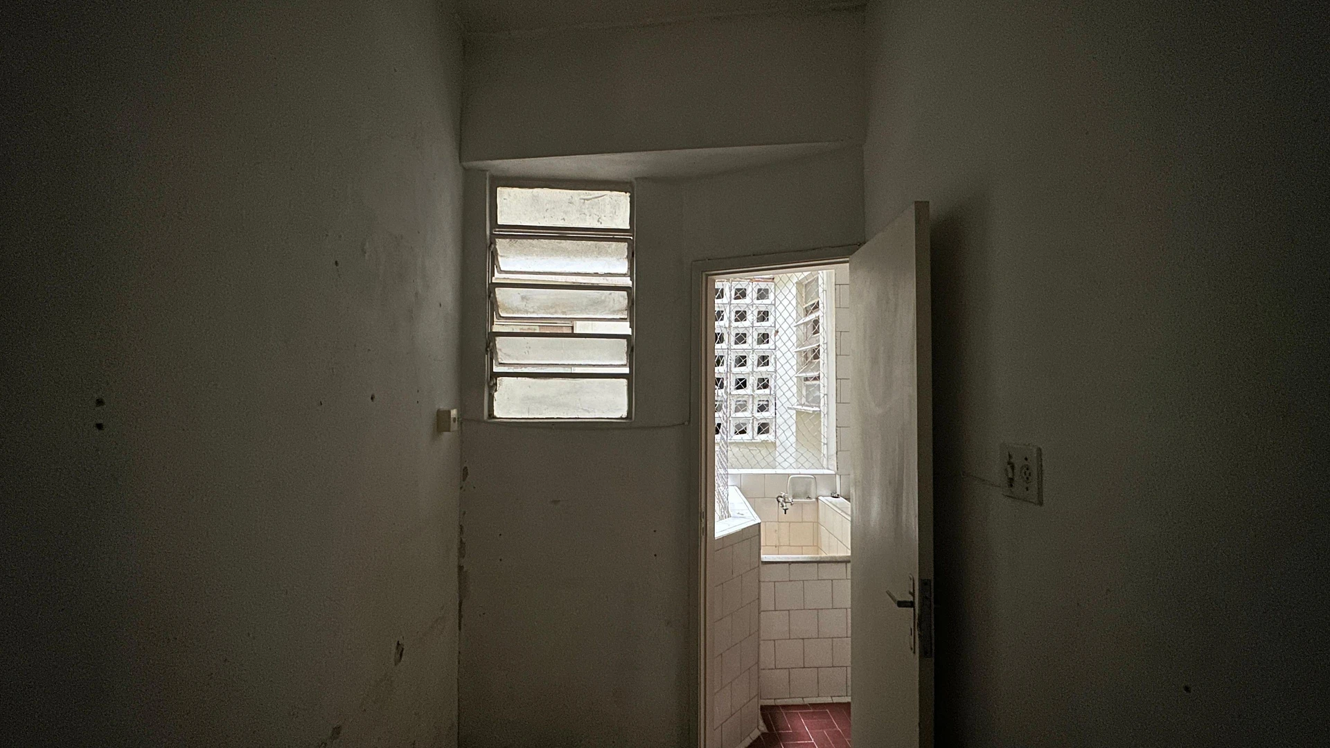 1-bedroom apartment with a separate kitchen and no parking — photo 26
