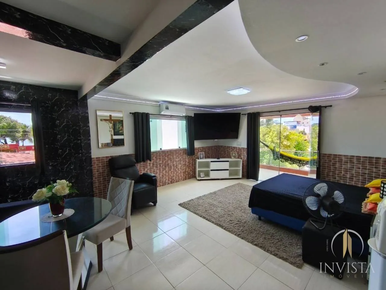 5-bedroom house with a grill on the balcony — photo 15