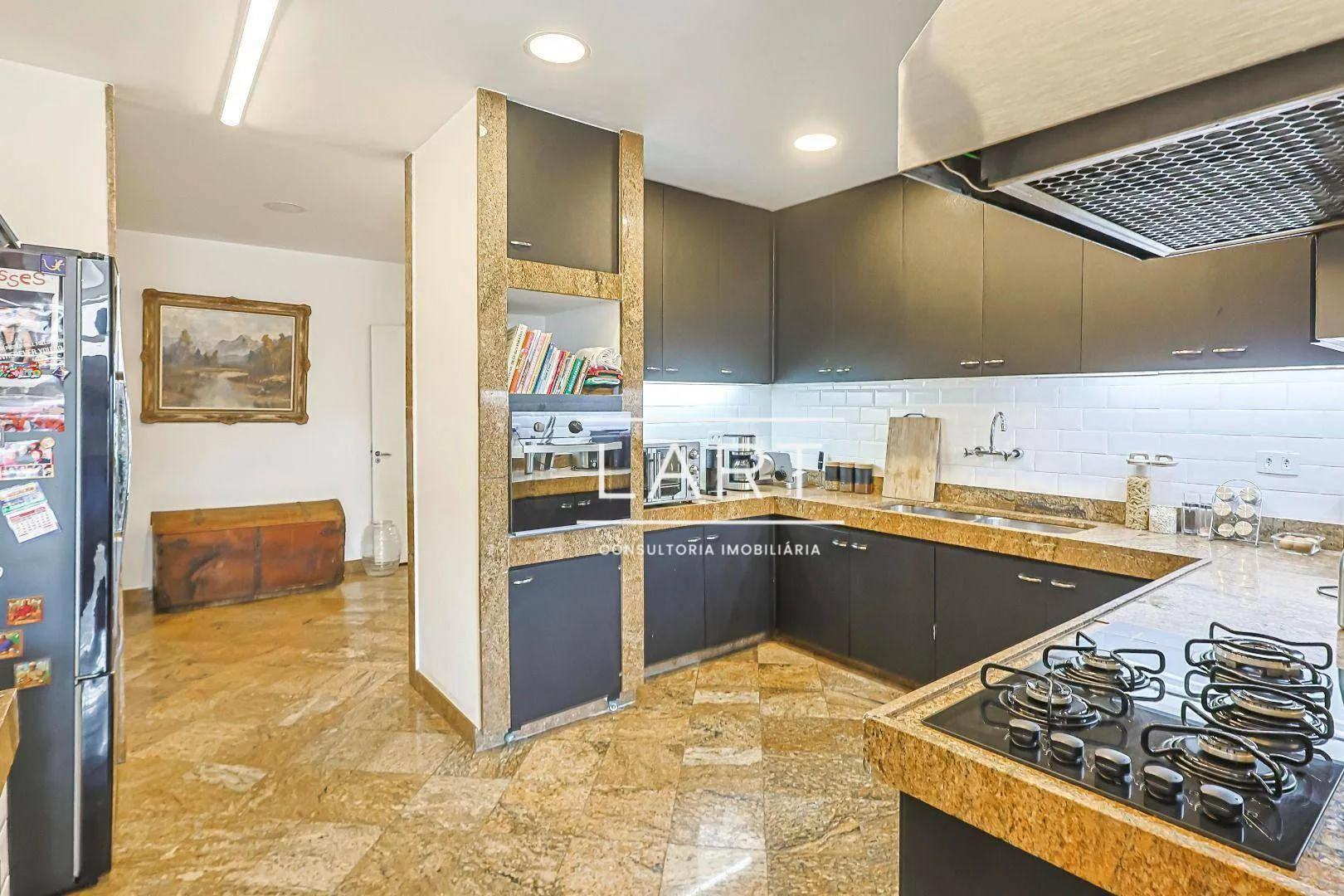 Furnished 4-bedroom apartment with 5 bathrooms — photo 21