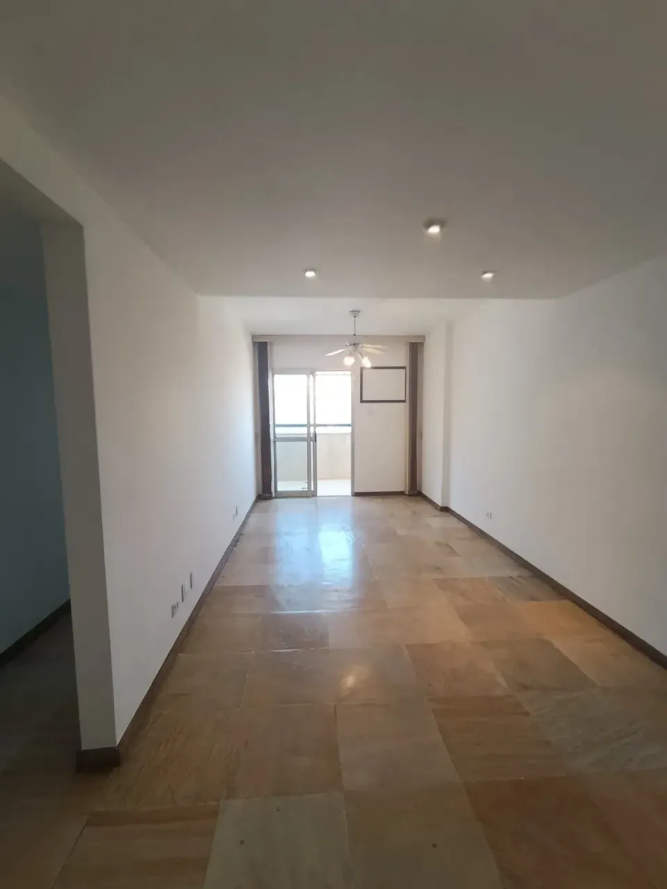 Unfurnished 2-bedroom apartment with a balcony — photo 4