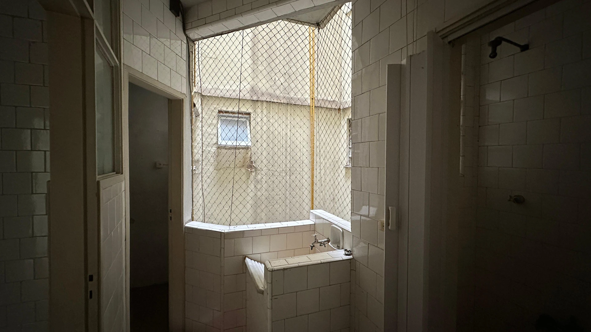 1-bedroom apartment with a separate kitchen and no parking — photo 23