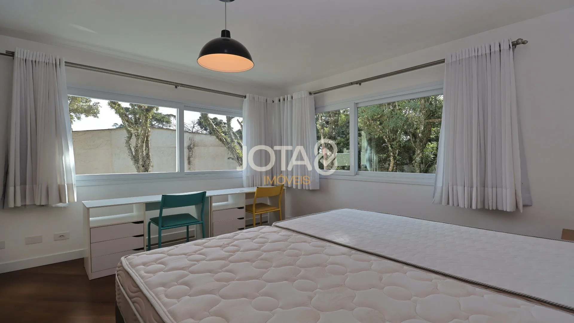 House with 5 bedrooms and a balcony in 370 m² — photo 28