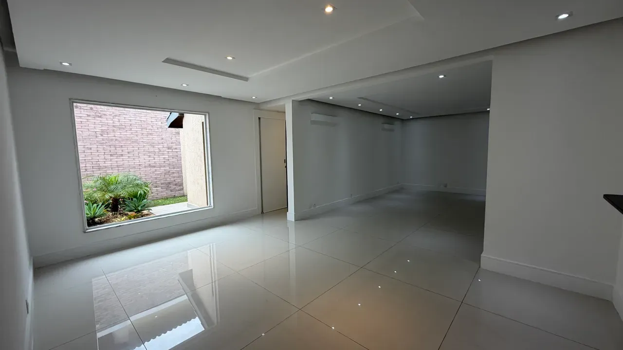 Single-story house with a private garden and 4 bedrooms — photo 19