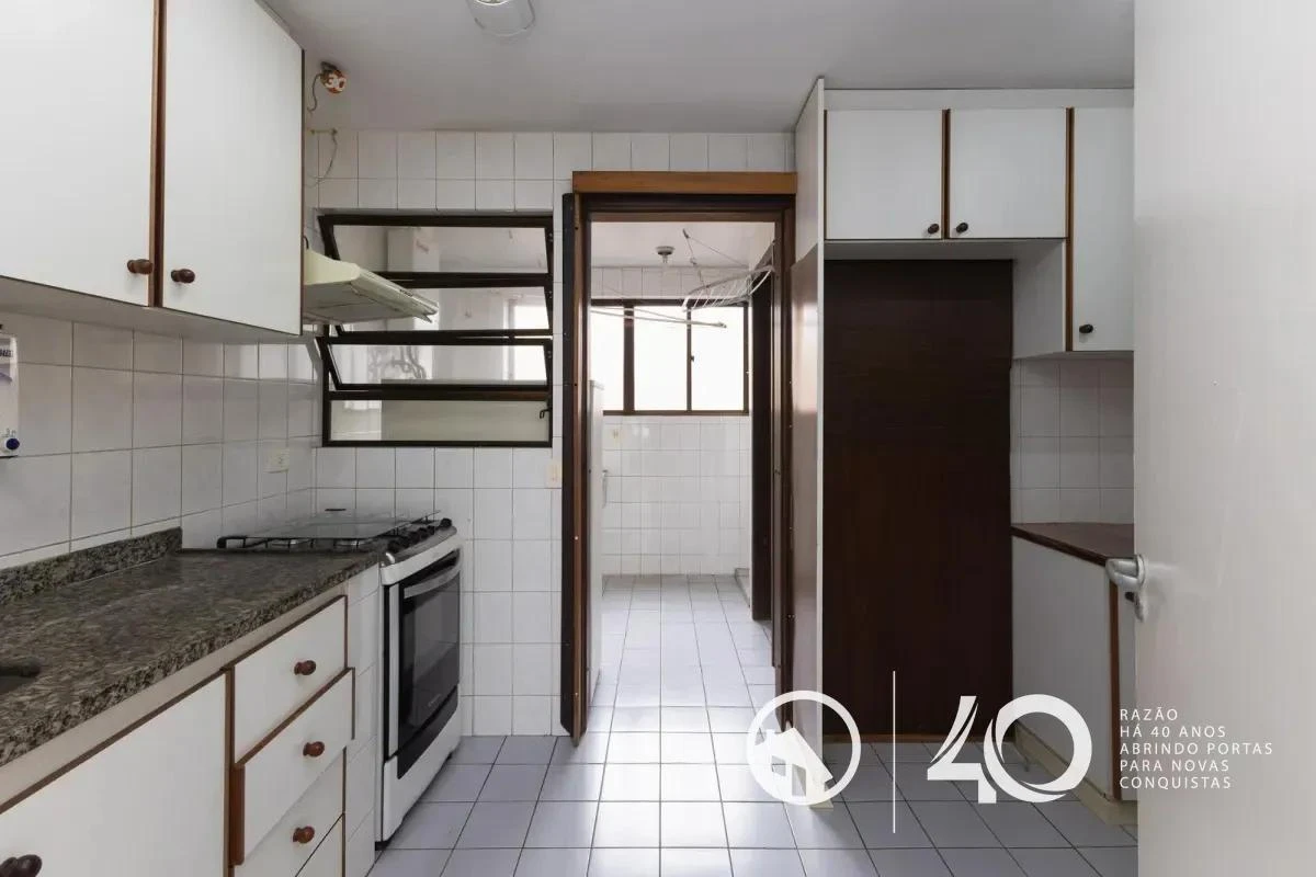 Apartment, 148 m², with a glass-enclosed balcony — photo 2