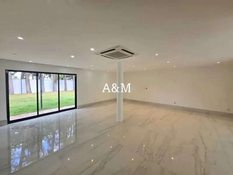 Casa com 4 quartos e 5 banheiros, 4 vagas — photo 2