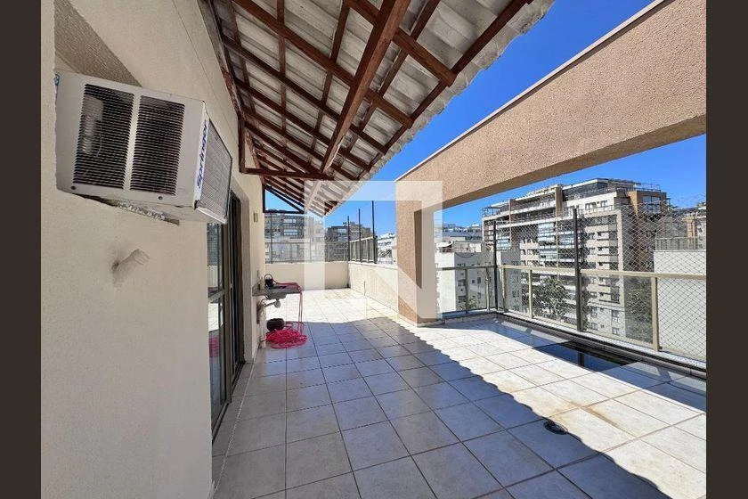 Rental apartment with 3 bedrooms and 211 m² — photo 31