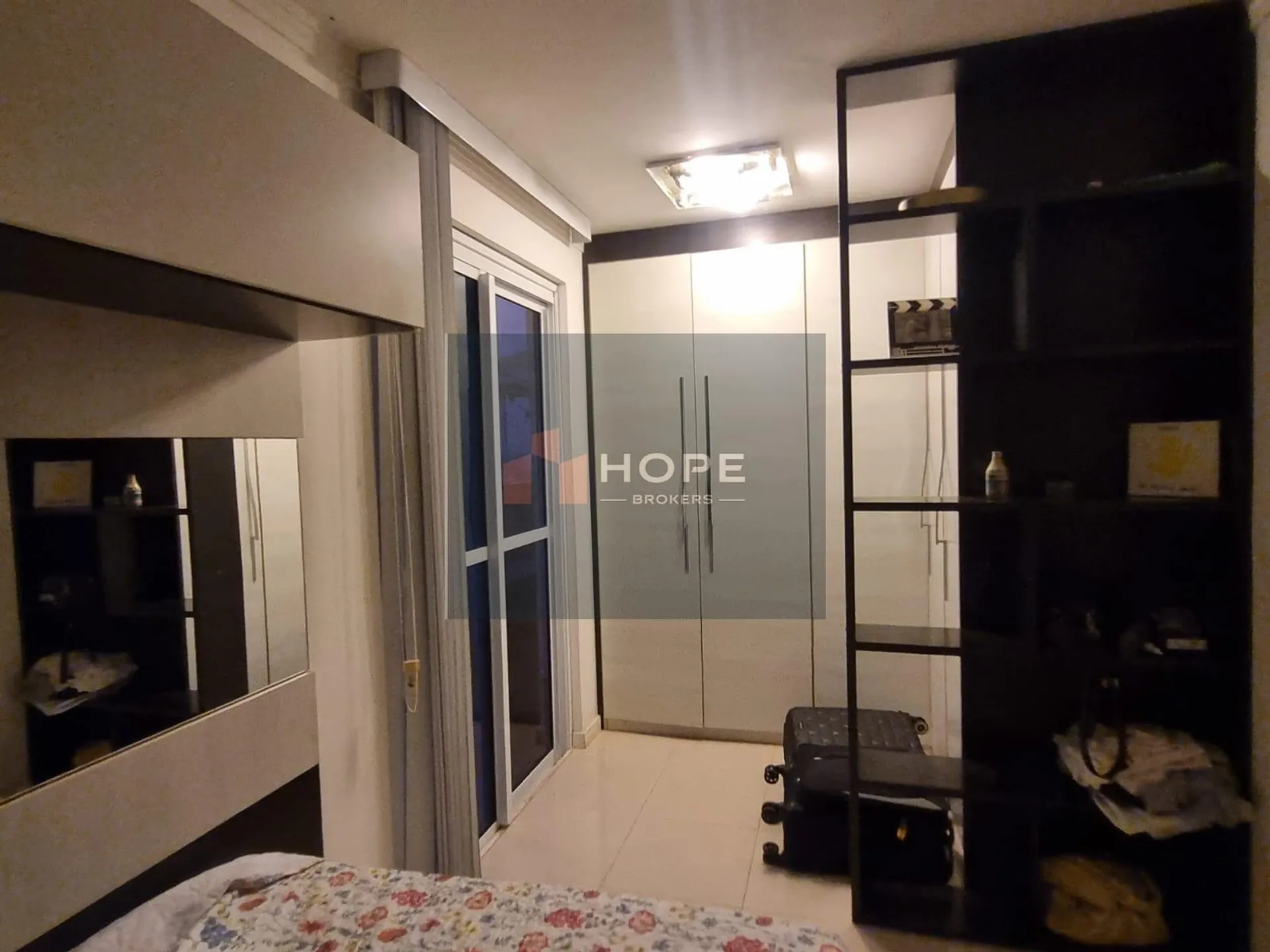 Walk-in closet in a 3-bedroom apartment, 200 m² — photo 5