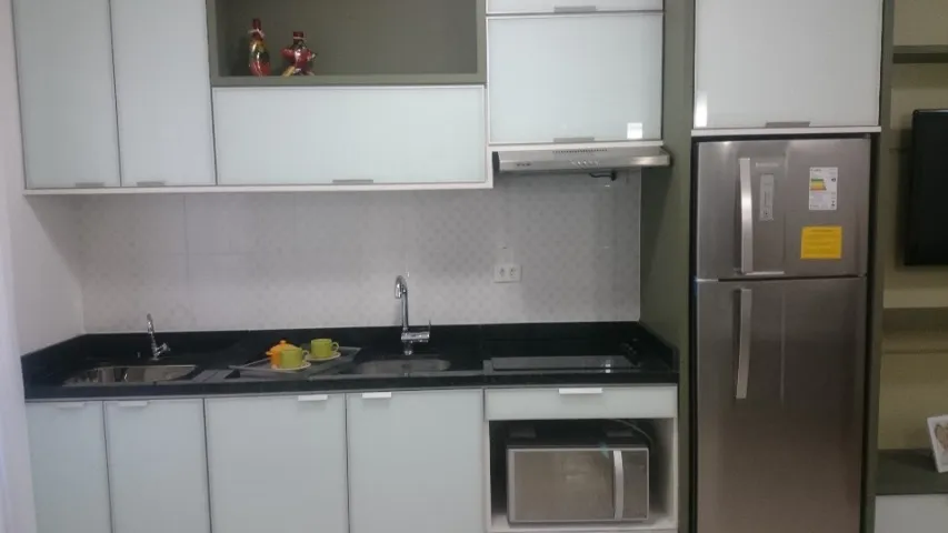 Furnished 1-bedroom apartment with balcony and open-plan kitchen — photo 14