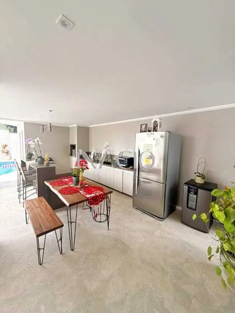 400 m² house with a glass-enclosed balcony and a bathtub — photo 2