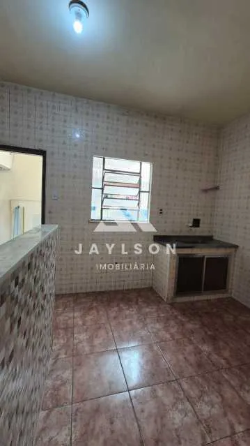 Unfurnished 1-bedroom apartment with a closed kitchen — photo 8