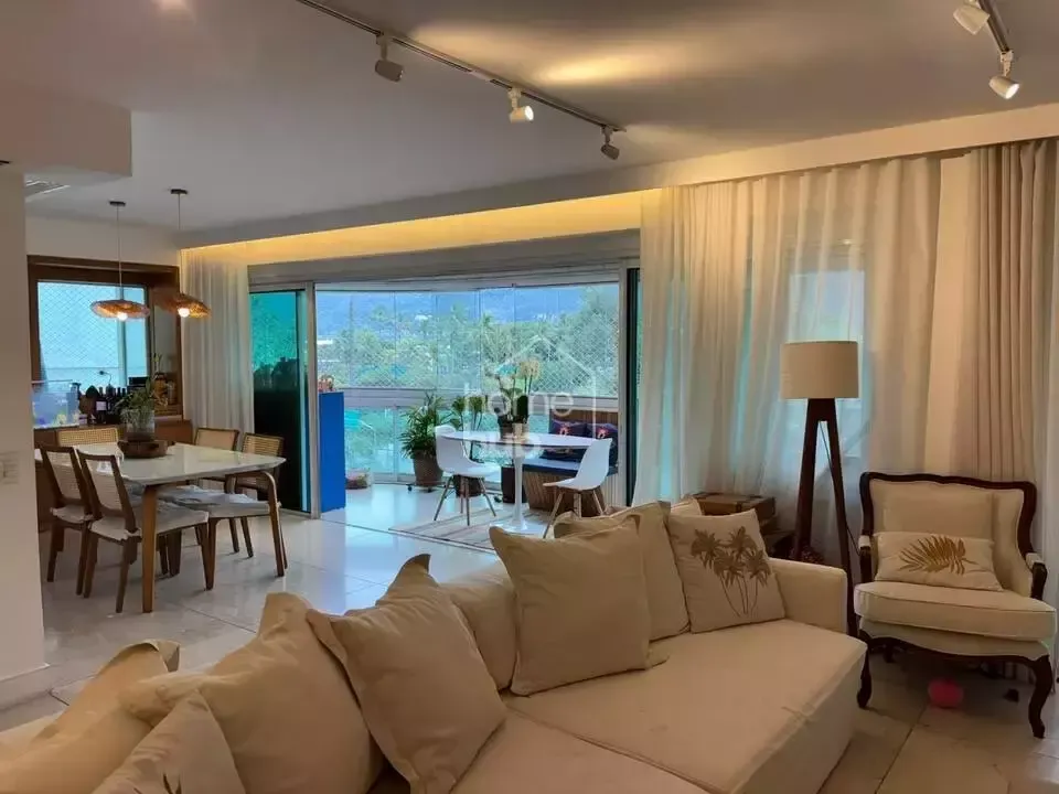 Furnished apartment, 169 m², with a glass-enclosed balcony — photo 9