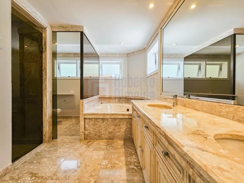 832 m² house with 6 bedrooms and an open-plan kitchen — photo 44