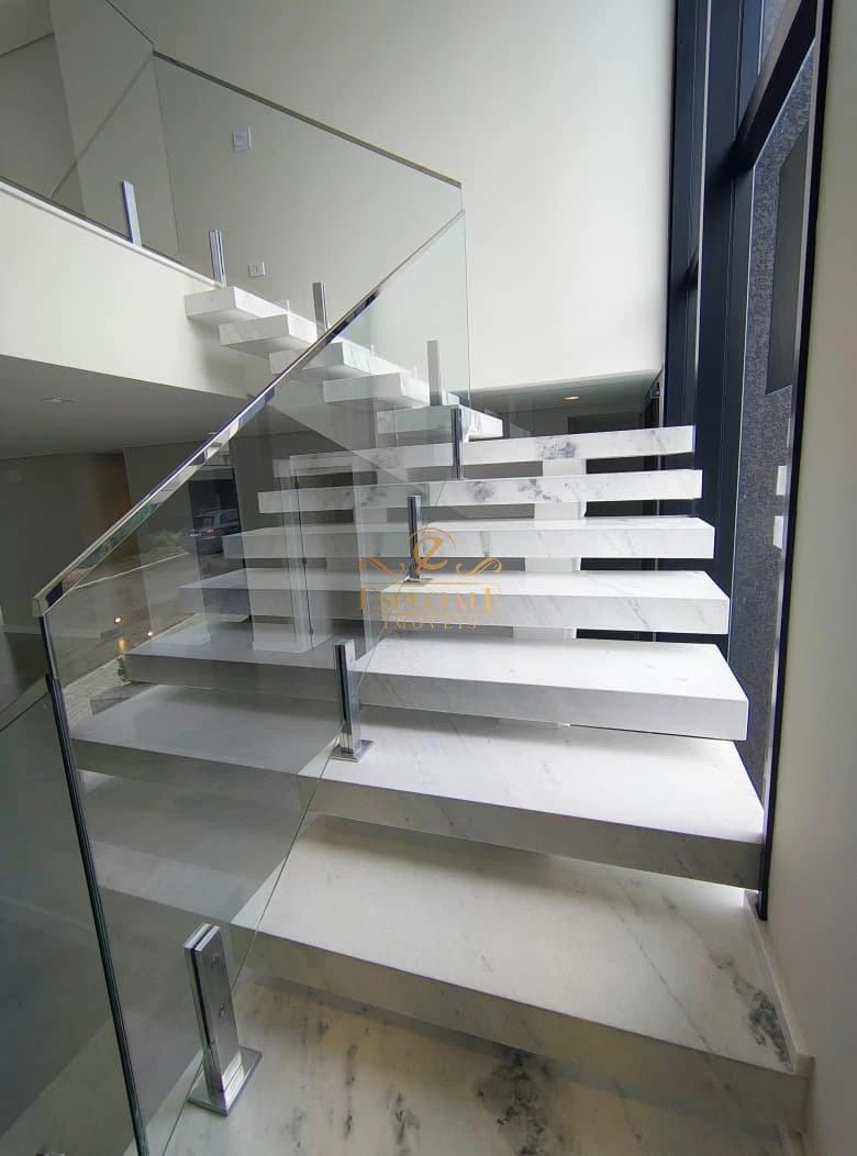 4-bedroom house with floor-to-ceiling windows — photo 15