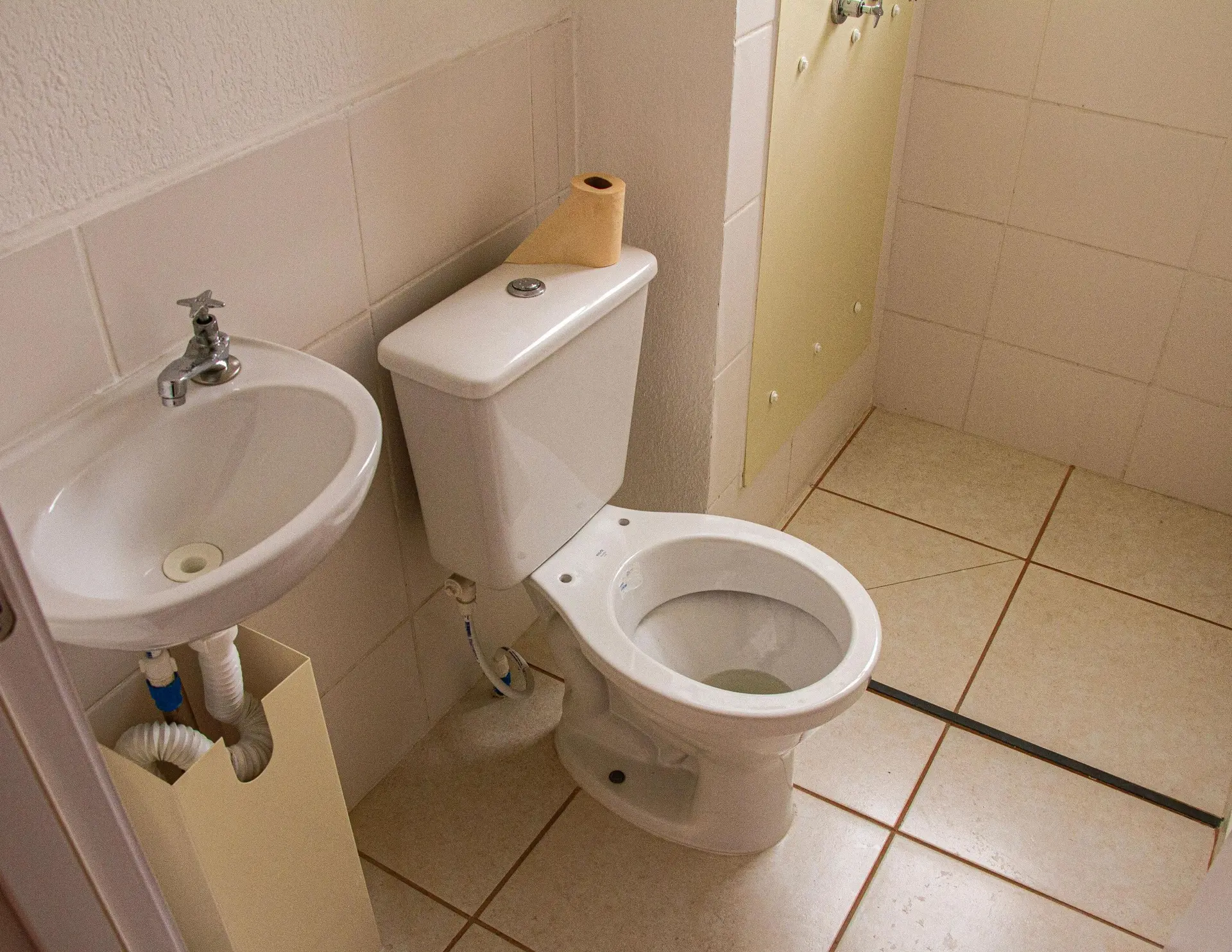 2-bedroom apartment with a closed-off kitchen — photo 11