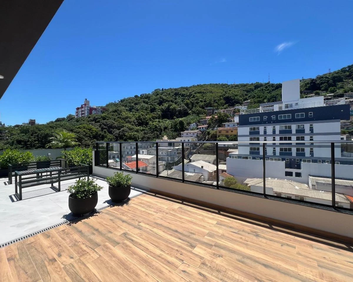 One-bedroom apartment with a grill on the balcony — photo 23