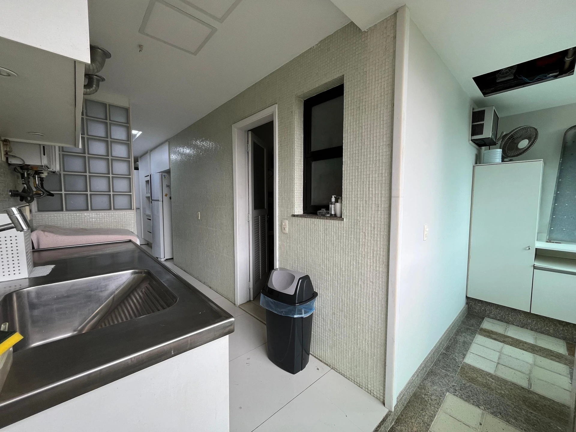 4-bedroom apartment with a water view — photo 41