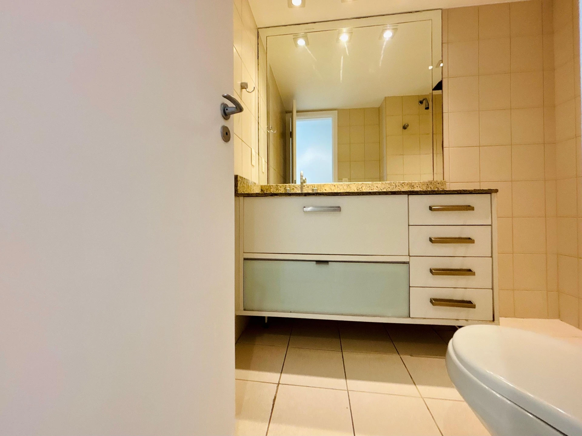 3-bedroom apartment in a building with a sauna — photo 45