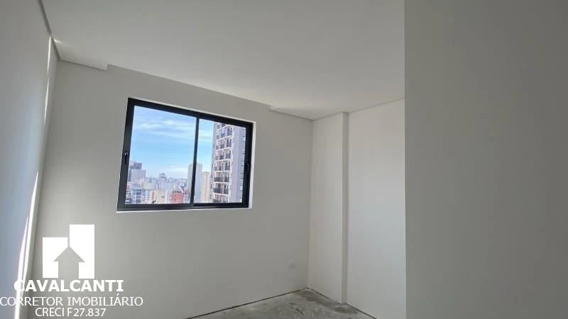 Glass-enclosed balcony in a 2-bedroom apartment, 99 m² — photo 15