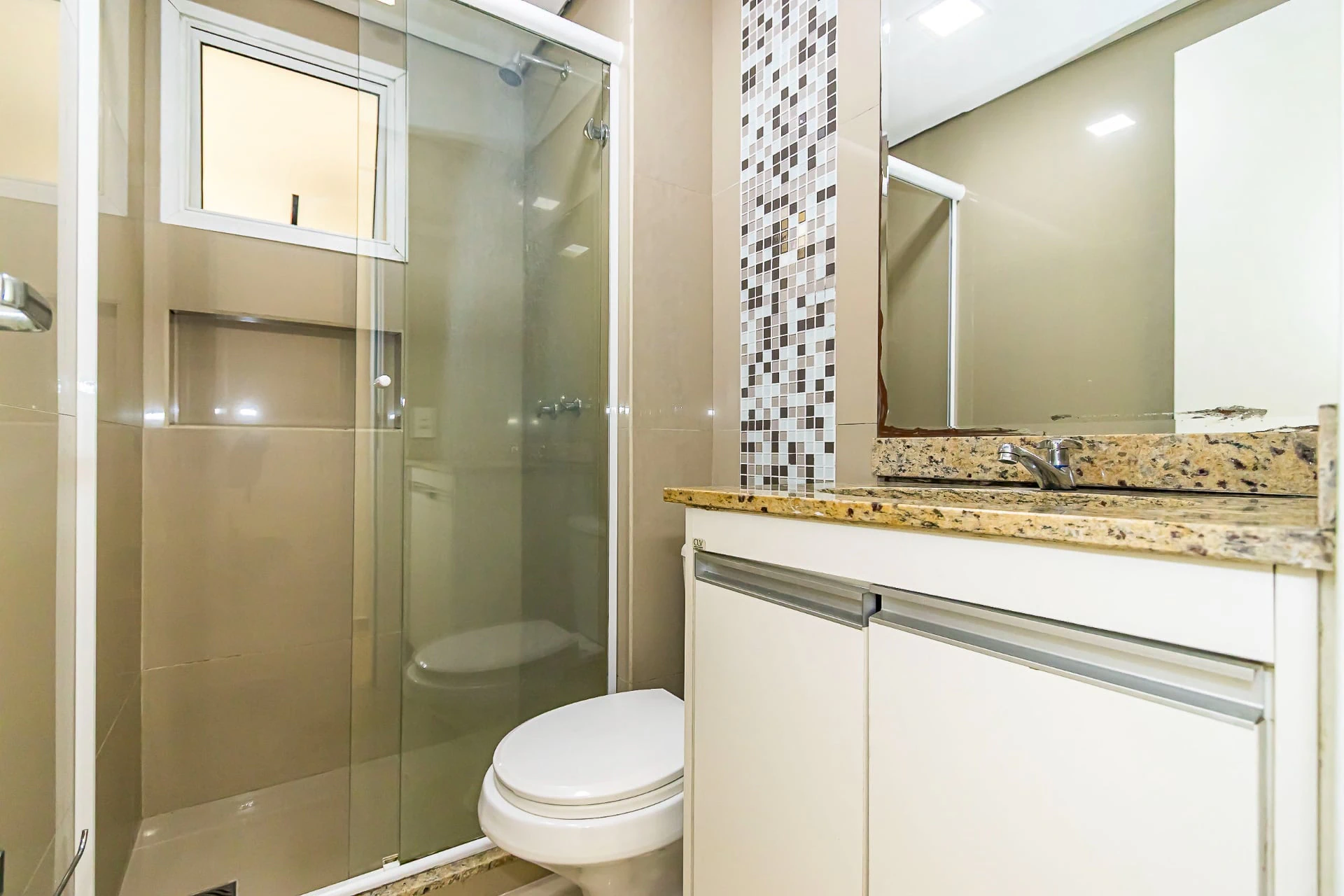 3-bedroom apartment in a building with a pool — photo 9