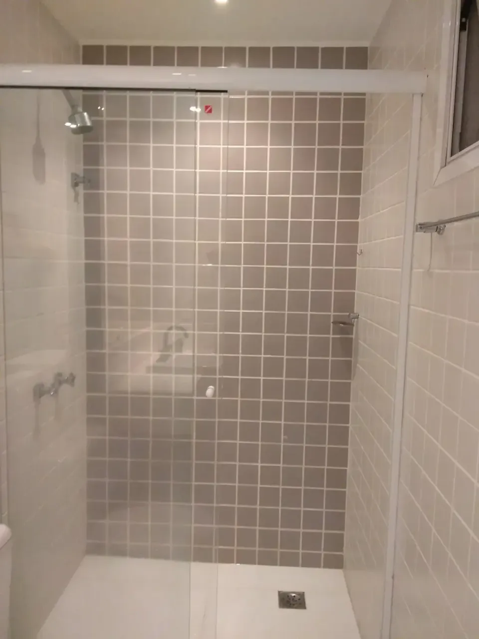 Furnished 1-bedroom apartment with an outdoor pool — photo 12