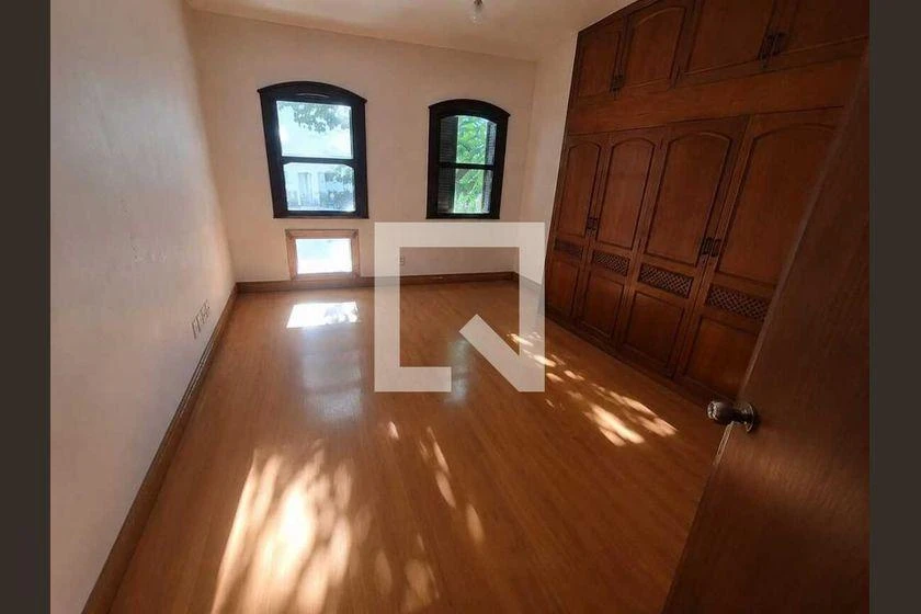 255 m² apartment with 3 bedrooms and 5 bathrooms — photo 3