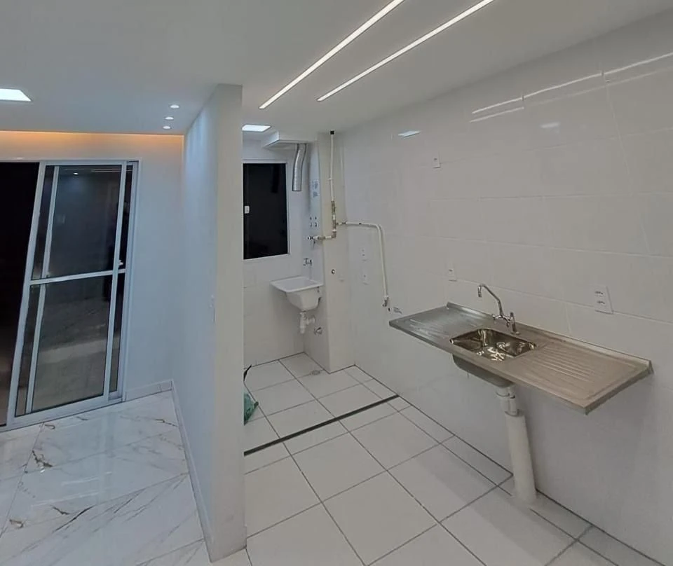 2-bedroom apartment in a building with a gym — photo 12