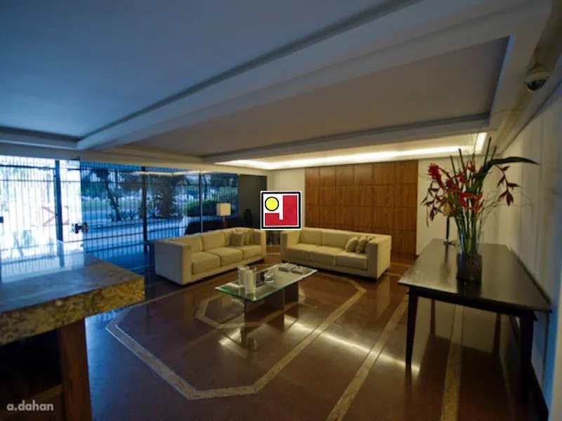 4-bedroom apartment with a glass-enclosed balcony — photo 40