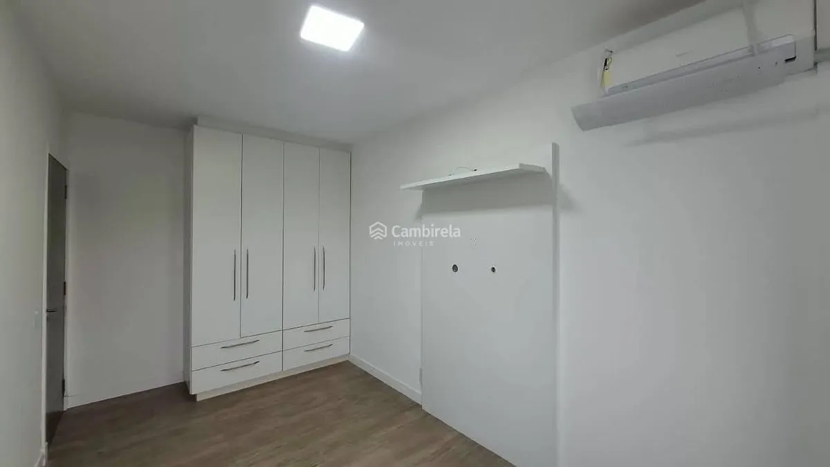 2-bedroom apartment with wood or laminate floors — photo 3