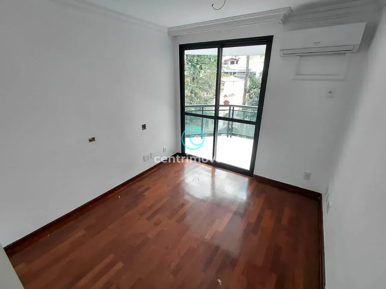 3-bedroom apartment with a walk-in closet — photo 17