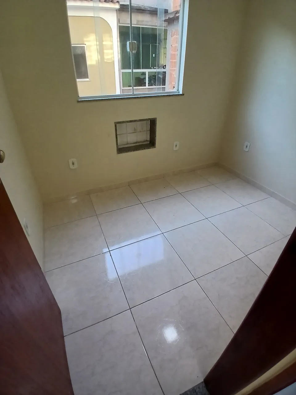 Unfurnished 2-bedroom apartment with a gas kitchen — photo 7
